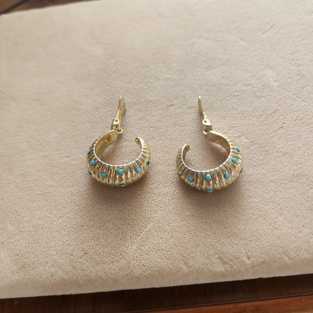 Vintage Clip On Gold Colored Shrimp Earrings With Turquoise Beading - Picture 5 of 9